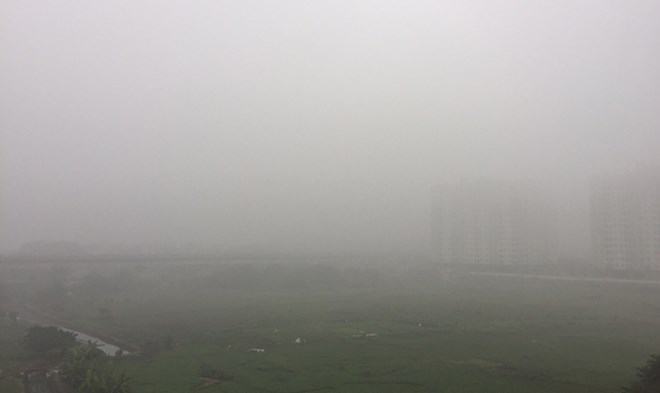 Sương mù dày đặc xuất hiện ở Hà Nội sớm hơn thường lệ