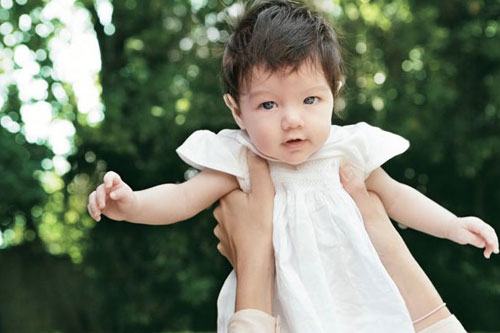 Suri Cruise – từ ngôi sao nhí trở về đứa trẻ bình lặng