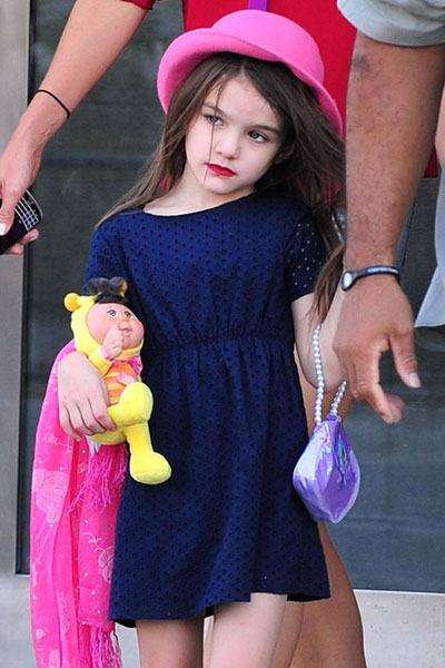 suri-cruise-tu-ngoi-sao-nhi-tro-ve-cuoc-song-binh-lang-6