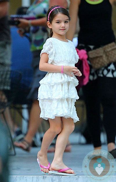 suri-cruise-tu-ngoi-sao-nhi-tro-ve-cuoc-song-binh-lang-8