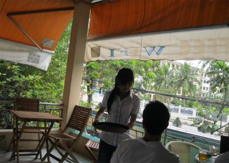 SV chạy đua tìm việc thời bão giá