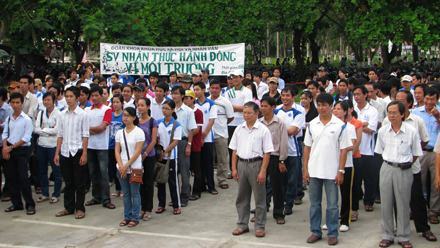 SV ĐH Cần Thơ trồng cây hưởng ứng Ngày Môi trường Thế giới 5/6