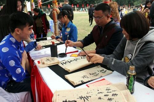 Sinh viên Việt Nam và nước ngoài giao lưu “Gặp gỡ Việt Nam”