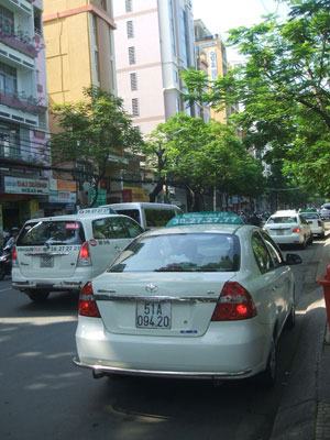 Tắc đường vì taxi