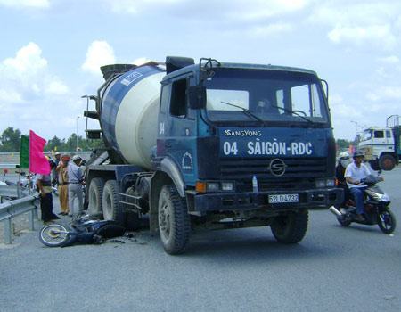 Tai nạn giao thông đầu tiên trên cầu Cần Thơ