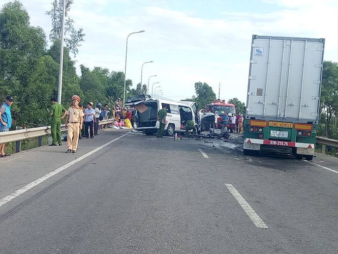 Tai nạn giao thông kinh hoàng, ít nhất 13 người tử vong  - ảnh 2