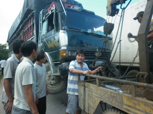 Tai nạn liên hoàn, kẹt xe gần 10 km