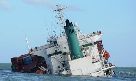 Tai nạn trên biển Vũng Tàu, tàu chở 700 container bị đâm chìm