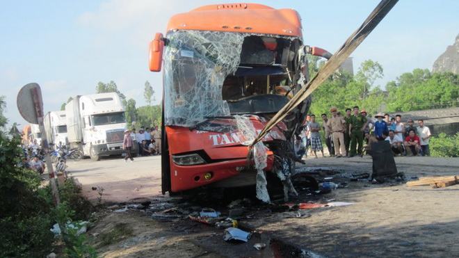 Tai nạn trên quốc lộ 1A, ách tắc hơn 6 giờ