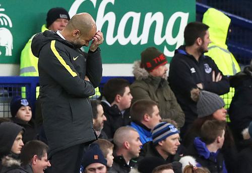 Tái ngộ Everton, Pep kể nỗi lo bị… sa thải