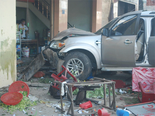 Tài xế ngủ gục, xe tông quán mì làm 7 người chết