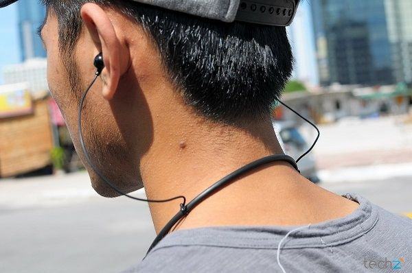 Đeo tai nghe khi tham gia giao thông cũng bị xử phạt