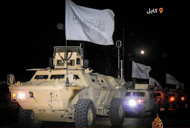 Taliban diễu hành chiến thắng với nhiều khí tài Mỹ - ảnh 3