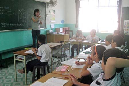 Tấm lòng của những giáo viên dạy trẻ khuyết tật