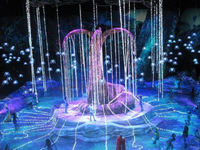 Cảnh hoàng tráng trong vở xiếc.