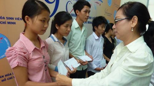 Tân sinh viên học kỹ năng miễn phí