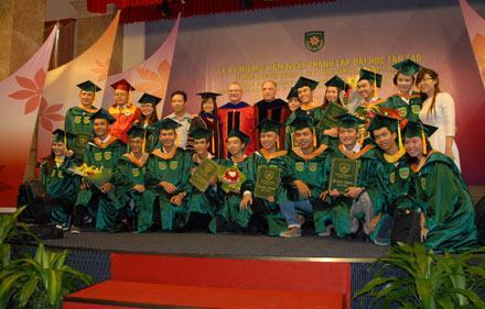 Đại học Tân Tạo kỷ niệm 5 năm thành lập, khai giảng năm học mới và trao bằng tốt nghiệp cho học sinh khóa đầu tiên