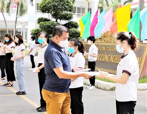 Tăng chính sách hỗ trợ, chăm sóc sinh viên