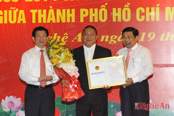 Tăng cường hợp tác giữa TP HCM và Nghệ An