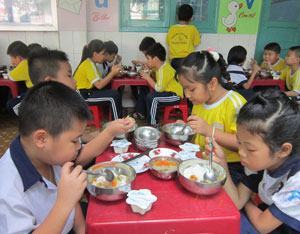 Tăng cường phòng, chống ngộ độc thực phẩm tại bếp ăn trường học