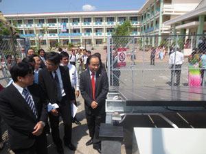 Tặng hệ thống điện năng lượng mặt trời cho 10 trường THCS