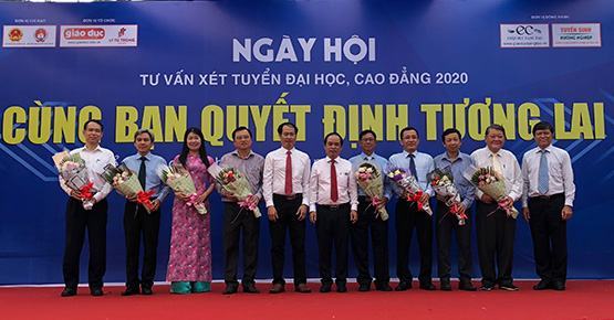 Hàng ngàn học sinh được giải tỏa “cơn khát” thông tin