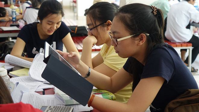 Tăng học phí, sinh viên tìm nguồn hỗ trợ ở đâu?