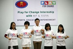 Tặng khóa thực tập truyền thông thể thao cho 5 sinh viên