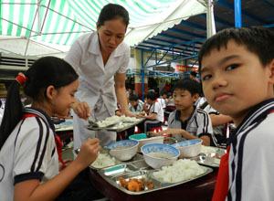 Tăng mức thu dịch vụ trong trường học