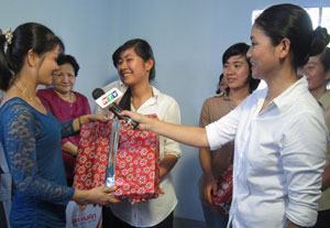 Tặng nhà cho học sinh nghèo vượt khó