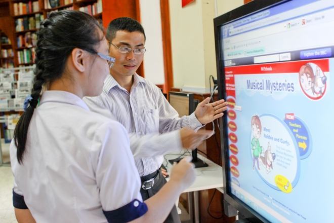 Tặng thư viện thông minh cho Trường THPT chuyên Trần Đại Nghĩa