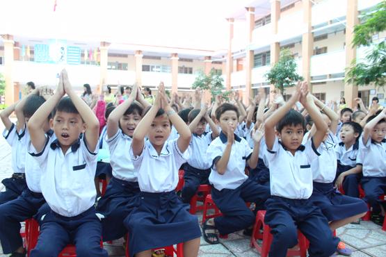 HS ngoại thành náo nức mừng khai giảng