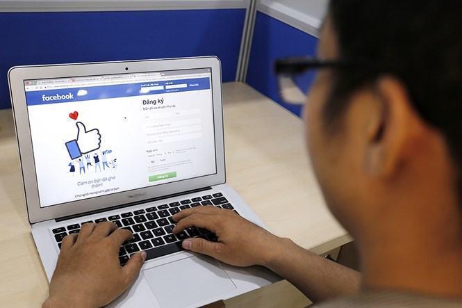 Các chia sẻ, bình luận trên Facebook góp phần tạo nên thương hiệu cá nhân /// Ảnh: Trung Dung