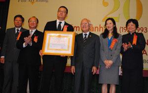 Tập đoàn CT&D và Công ty Phú Mỹ Hưng nhận Huân chương Lao động hạng nhất