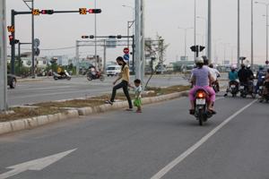 Tập trung phạt người đi bộ sai luật