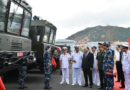 Thủ tướng dự lễ thượng cờ hai tàu ngầm Kilo