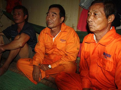 Tàu 4.000 tấn đụng chìm sà lan