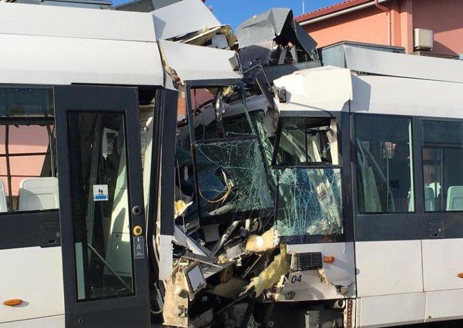 Hiện trường hai đoàn tàu đâm nhau - Ảnh: Ansa