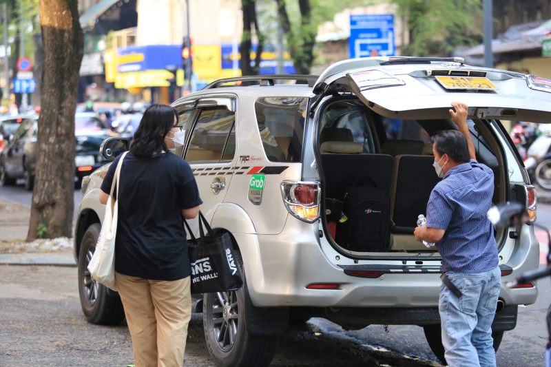 Taxi, xe công nghệ bát nháo ăn theo giá xăng - ảnh 1