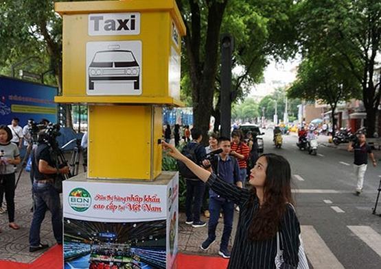 Gọi xe trên… cột taxi