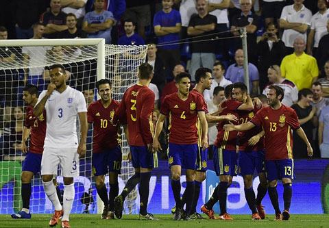 Tuyển Anh hoàn toàn lép vế trước Tây Ban Nha trên sân Jose Rico Perez