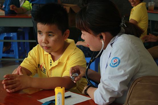 Ngày hội “Nụ cười em thơ” cho trẻ mồ côi