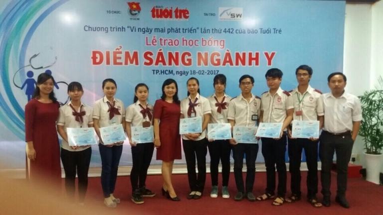 9 SV trường TC Bách Khoa Sài Gòn nhận học bổng “Điểm sáng ngành Y”