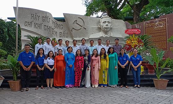 Ngàn hoa thương nhớ những người anh hùng