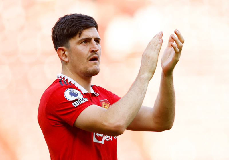 Ten Hag nói điều phũ phàng, Maguire bán xới rời MU