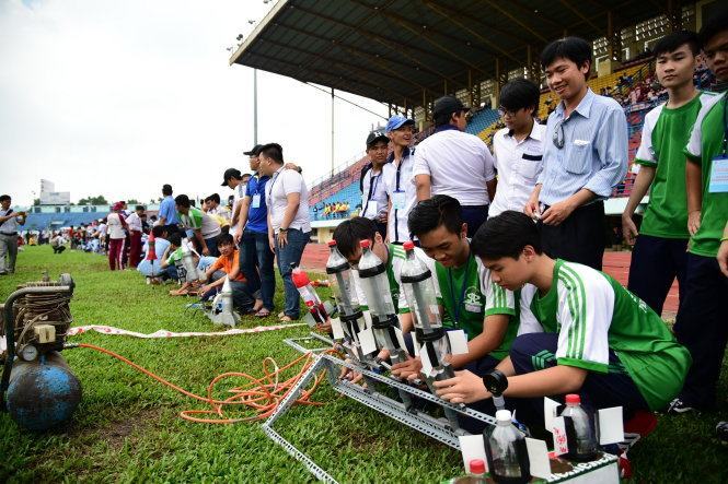 Xác lập kỷ lục số tên lửa nước bắn tầm cao nhiều nhất