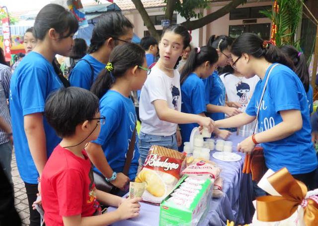 Chăm lo Tết cho giáo viên khó khăn