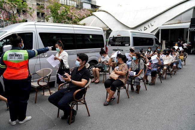 Thái Lan: Có thể bị phạt tù nếu không tiêm vaccine COVID-19