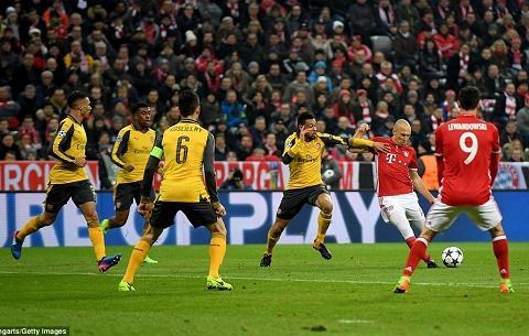 Thảm bại trước Bayern, HLV Wenger nói gì?