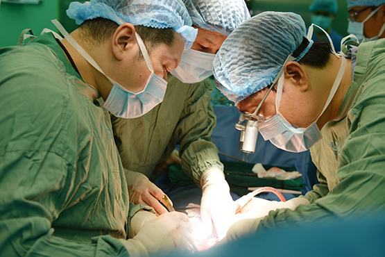 Lần đầu thực hiện thành công ca ghép thận tự thân